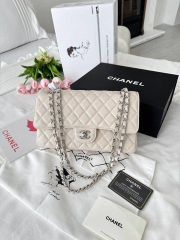 Модель в стилі Chanel Beige Silver Texture P10140 фото