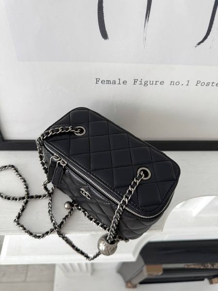 Модель в стилі Chanel Black Silver P10143 фото