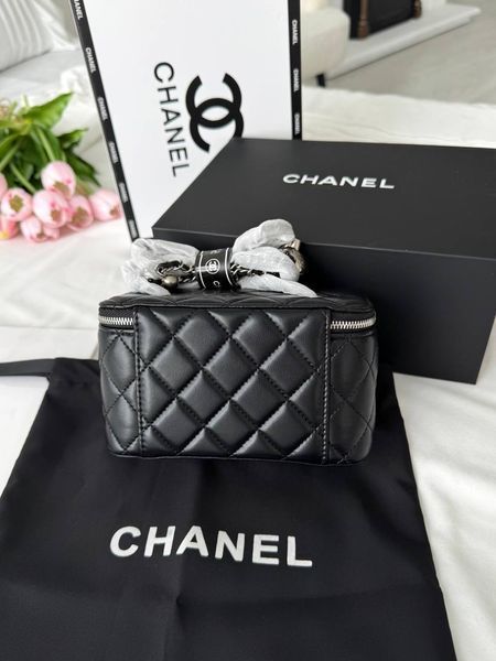 Модель в стилі Chanel Black Silver P10143 фото