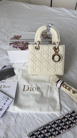 Модель в стилі Dior Lady Milk Gold 20см 138-2 фото
