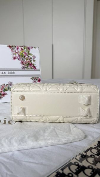 Модель в стилі Dior Lady Milk Gold 20см 138-2 фото