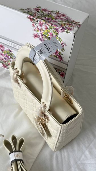 Модель в стилі Dior Lady Milk Gold 20см 138-2 фото