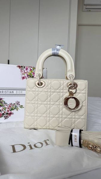 Модель в стилі Dior Lady Milk Gold 20см 138-2 фото