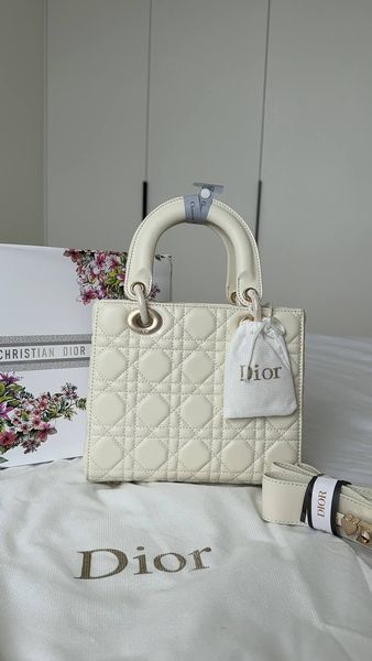 Модель в стилі Dior Lady Milk Gold 20см 138-2 фото