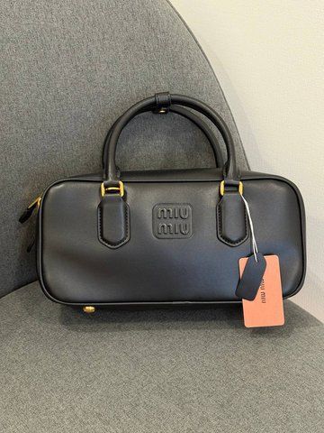 Модель в стилі Miu Miu Black 26,5 см 101-1 фото