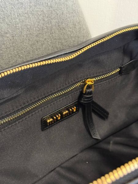 Модель в стилі Miu Miu Black 26,5 см 101-1 фото