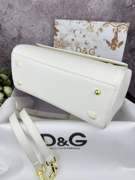 Модель в стилі Dolce & Gabbana White 25 см 	P19003 фото