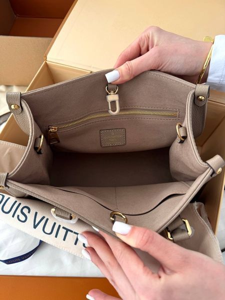 Модель в стилі  Louis Vuitton Onthego PM Beige 25см P1077 фото