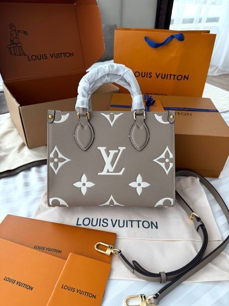 Модель в стилі  Louis Vuitton Onthego PM Beige 25см P1077 фото
