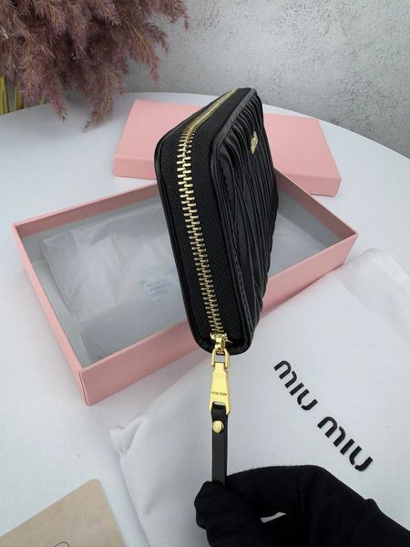 Модель в стилі Miu Miu Black W0041 фото
