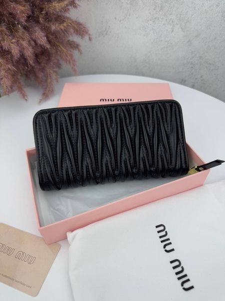 Модель в стилі Miu Miu Black W0041 фото