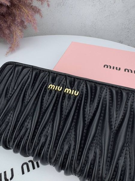 Модель в стилі Miu Miu Black W0041 фото