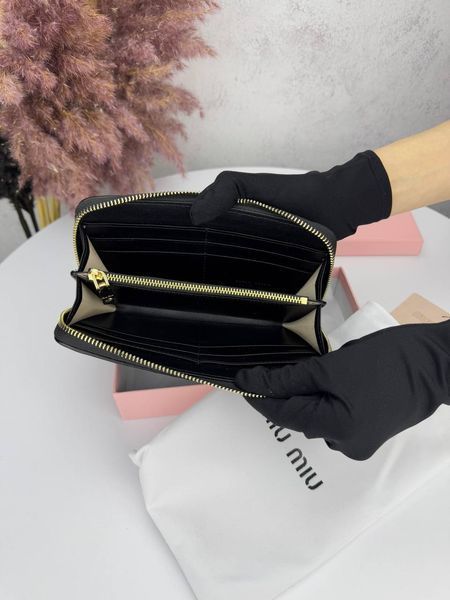 Модель в стилі Miu Miu Black W0041 фото