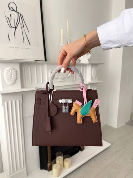 Модель в стилі  Hermes Kelly 25 Chocolate Silver  P16049 фото