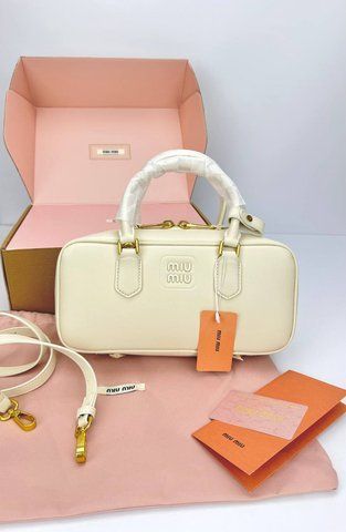 Модель в стилі Miu Miu Milk 28см P17041 фото