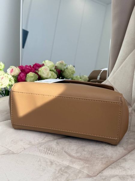 Модель в стилі Jw Pei Beige 22 см 108-2 фото