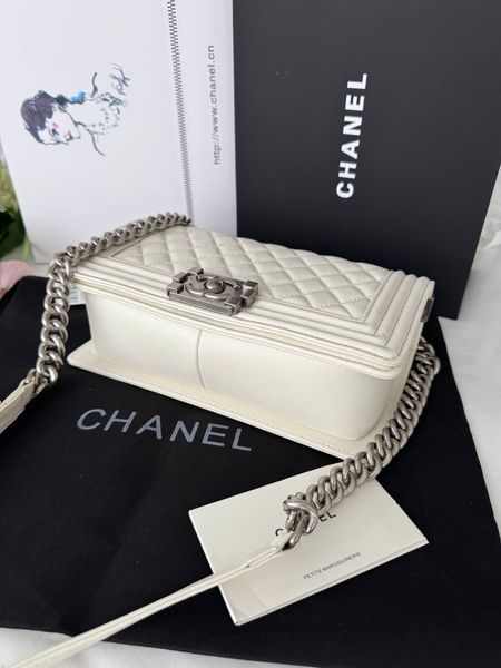 Модель в стилі Chanel Boy Beige Silver P10168 фото