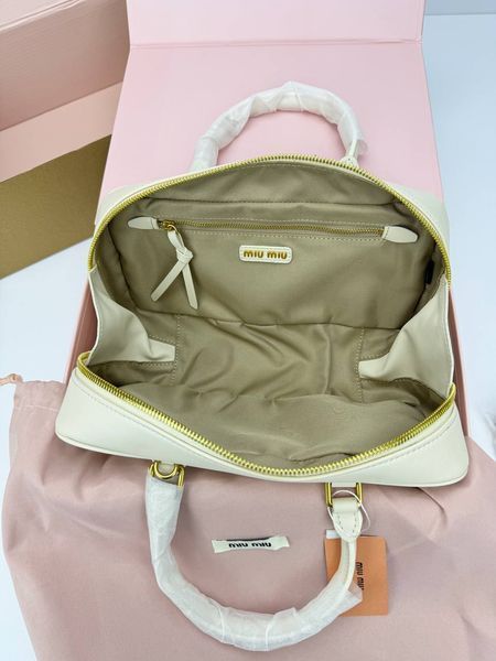 Модель в стилі Miu Miu Milk 28см P17041 фото