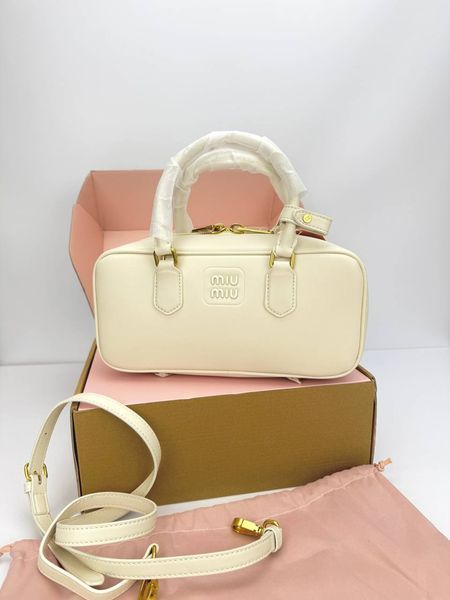 Модель в стилі Miu Miu Milk 28см P17041 фото