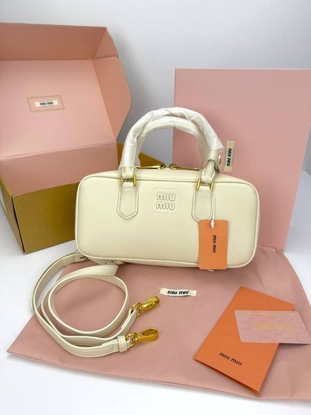 Модель в стилі Miu Miu Milk 28см P17041 фото