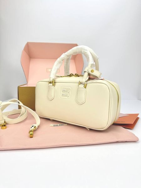 Модель в стилі Miu Miu Milk 28см P17041 фото