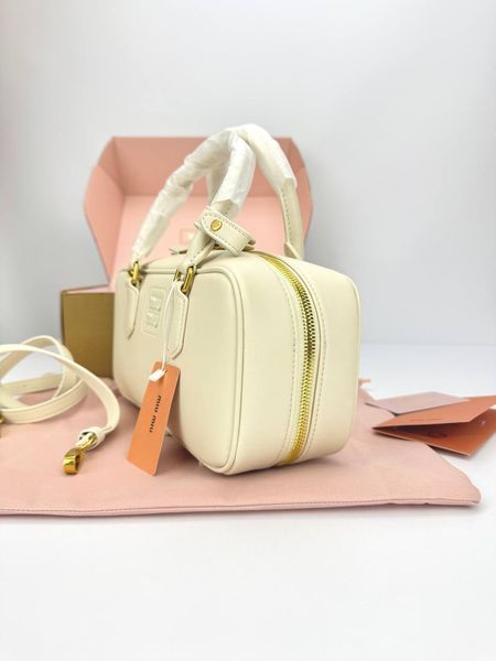 Модель в стилі Miu Miu Milk 28см P17041 фото