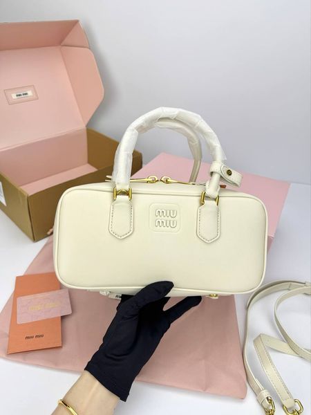 Модель в стилі Miu Miu Milk 28см P17041 фото