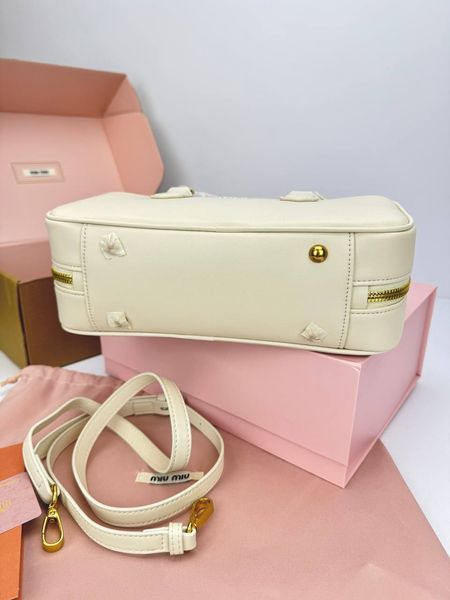 Модель в стилі Miu Miu Milk 28см P17041 фото