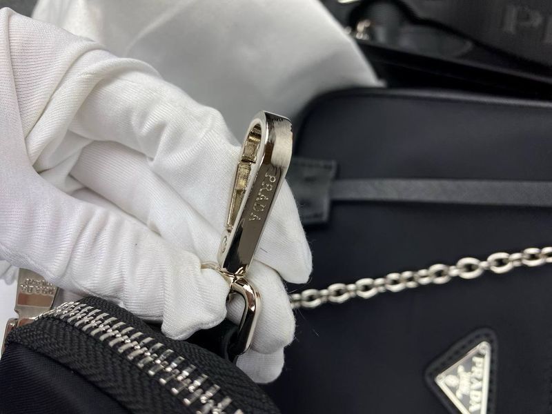 Модель в стилі Prada Black Р4001 фото