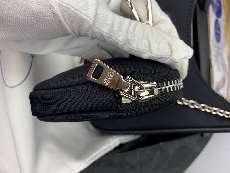 Модель в стилі Prada Black Р4001 фото
