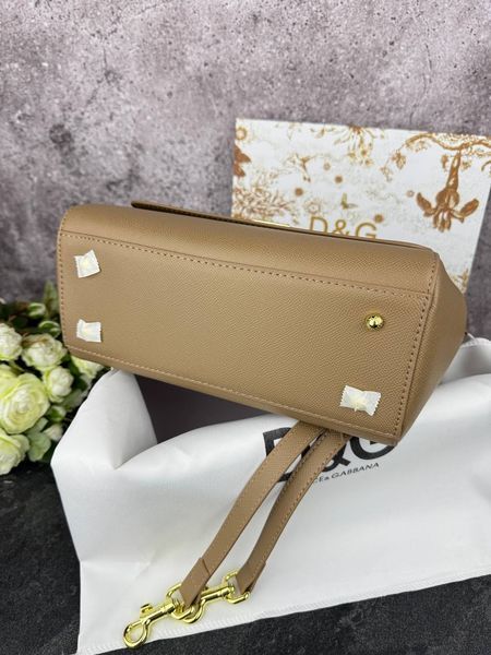 Модель в стиліDolce & Gabbana Beige 25см  P19001 фото