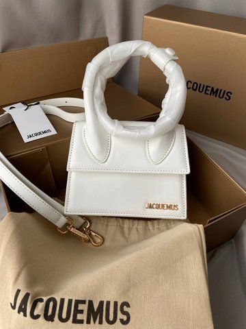 Модель в стилі Jacquemus White Р12001 фото