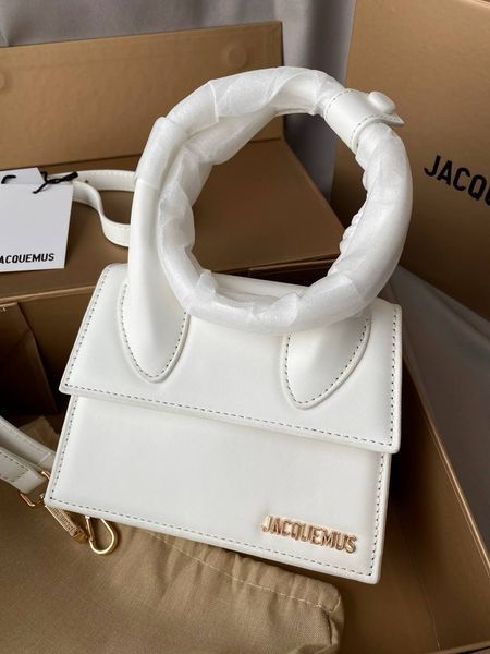 Модель в стилі Jacquemus White Р12001 фото