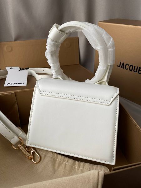 Модель в стилі Jacquemus White Р12001 фото