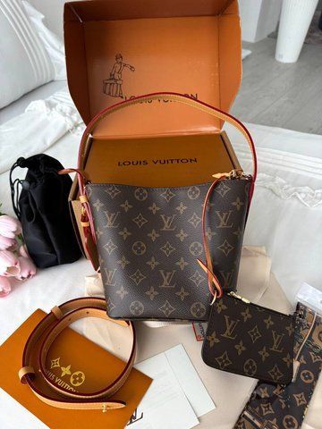 Модель в стилі  Louis Vuitton All In BB 22см P1070 фото
