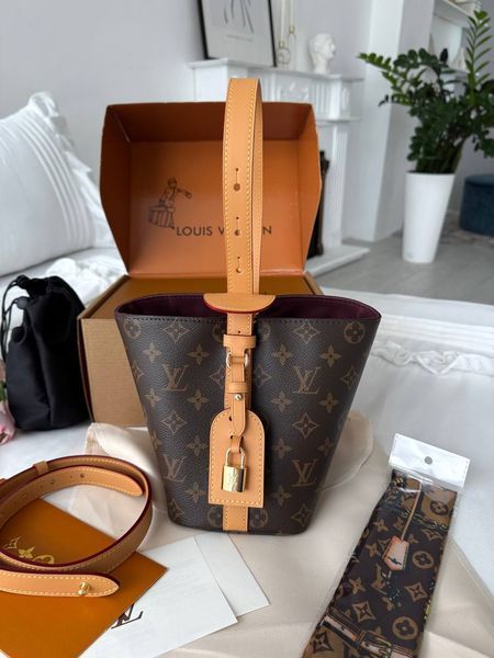 Модель в стилі  Louis Vuitton All In BB 22см P1070 фото