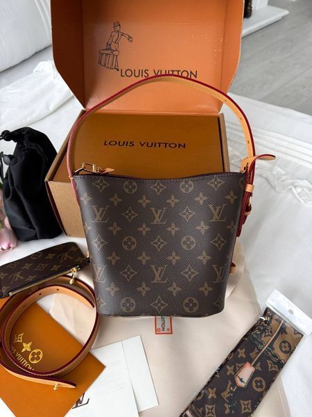 Модель в стилі  Louis Vuitton All In BB 22см P1070 фото