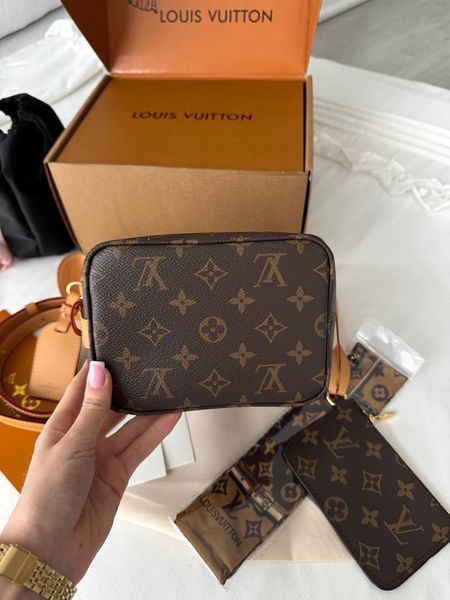 Модель в стилі  Louis Vuitton All In BB 22см P1070 фото