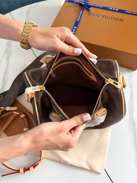 Модель в стилі Louis Vuitton Speedy Bandouliere 25 P1086 фото