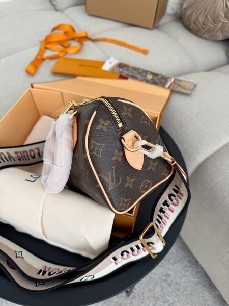 Сумка в стилі Louis Vuitton Speedy Bandouliere  P1056 фото