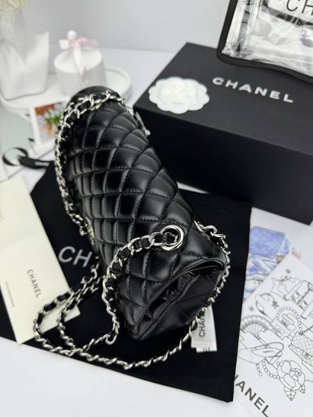 Модель в стилі Chanel Black Silver (з косметичкою) 23 см P10072 фото