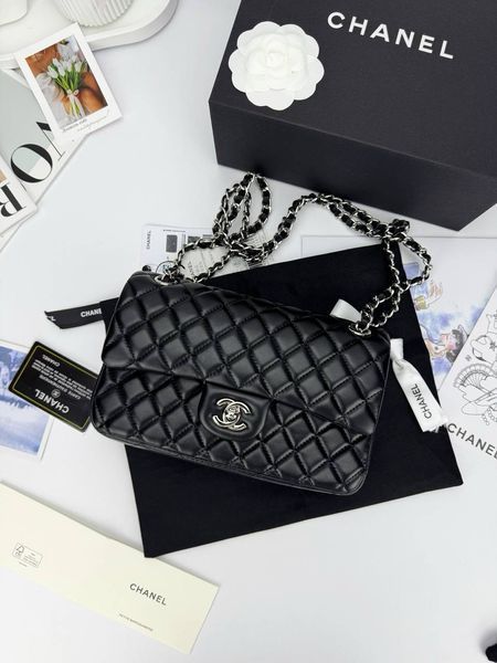 Модель в стилі Chanel Black Silver (з косметичкою) 23 см P10072 фото