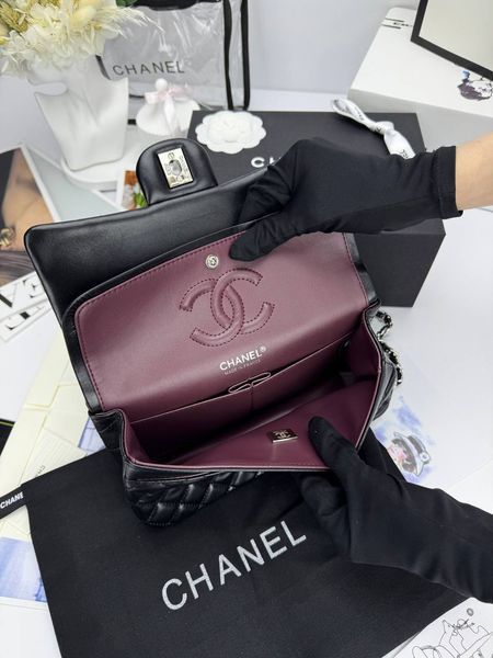 Модель в стилі Chanel Black Silver (з косметичкою) 23 см P10072 фото