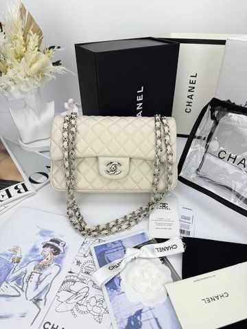 Модель в стилі Chanel Milk Silver (з косметичкою) P10096 фото
