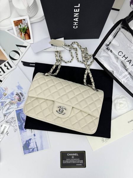 Модель в стилі Chanel Milk Silver (з косметичкою) P10096 фото