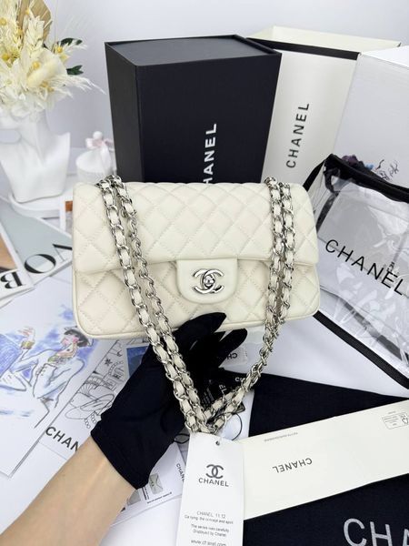 Модель в стилі Chanel Milk Silver (з косметичкою) P10096 фото