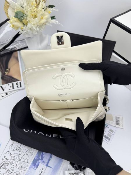 Модель в стилі Chanel Milk Silver (з косметичкою) P10096 фото
