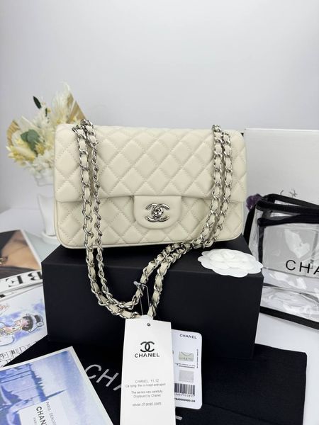 Модель в стилі Chanel Milk Silver (з косметичкою) P10096 фото