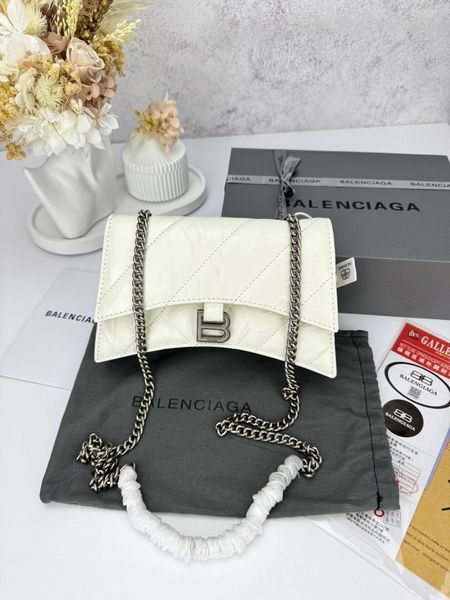 Модель в стилі Balenciaga Milk Silver P18017 фото