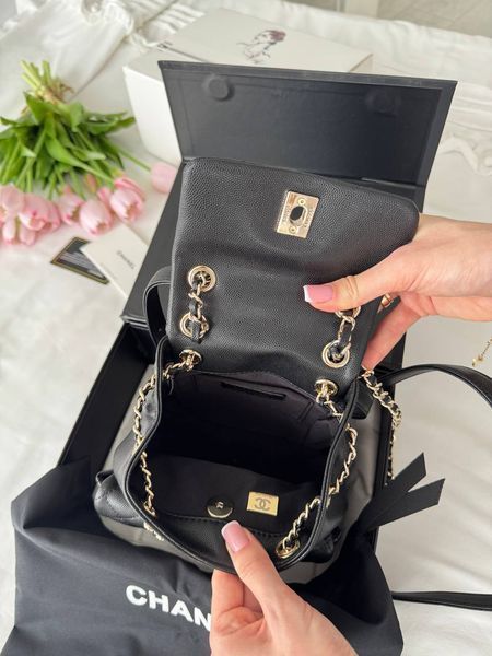 Модель в стилі Chanel Backpack Black Gold Texture P10136 фото